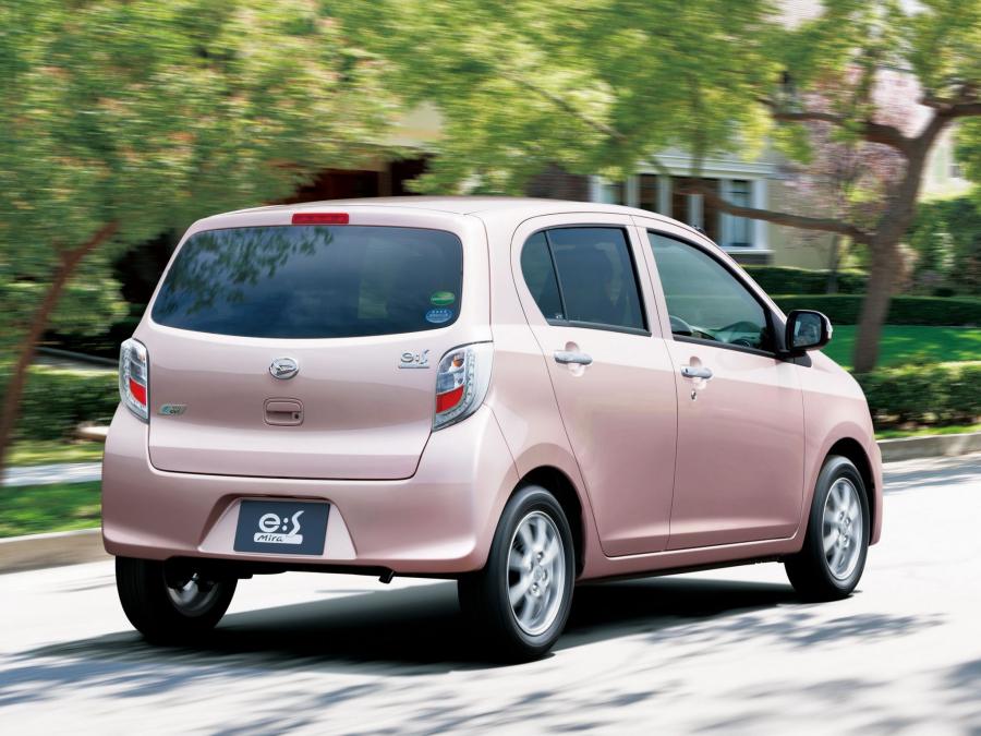  Daihatsu Mira e:S 2013 года  (фото 5 из 10)